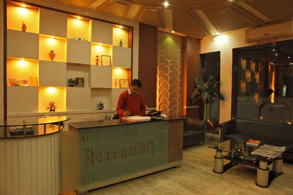 Hotel Lohmod At National Highway 8 - Free Airport Transffer Нью-Делі Екстер'єр фото
