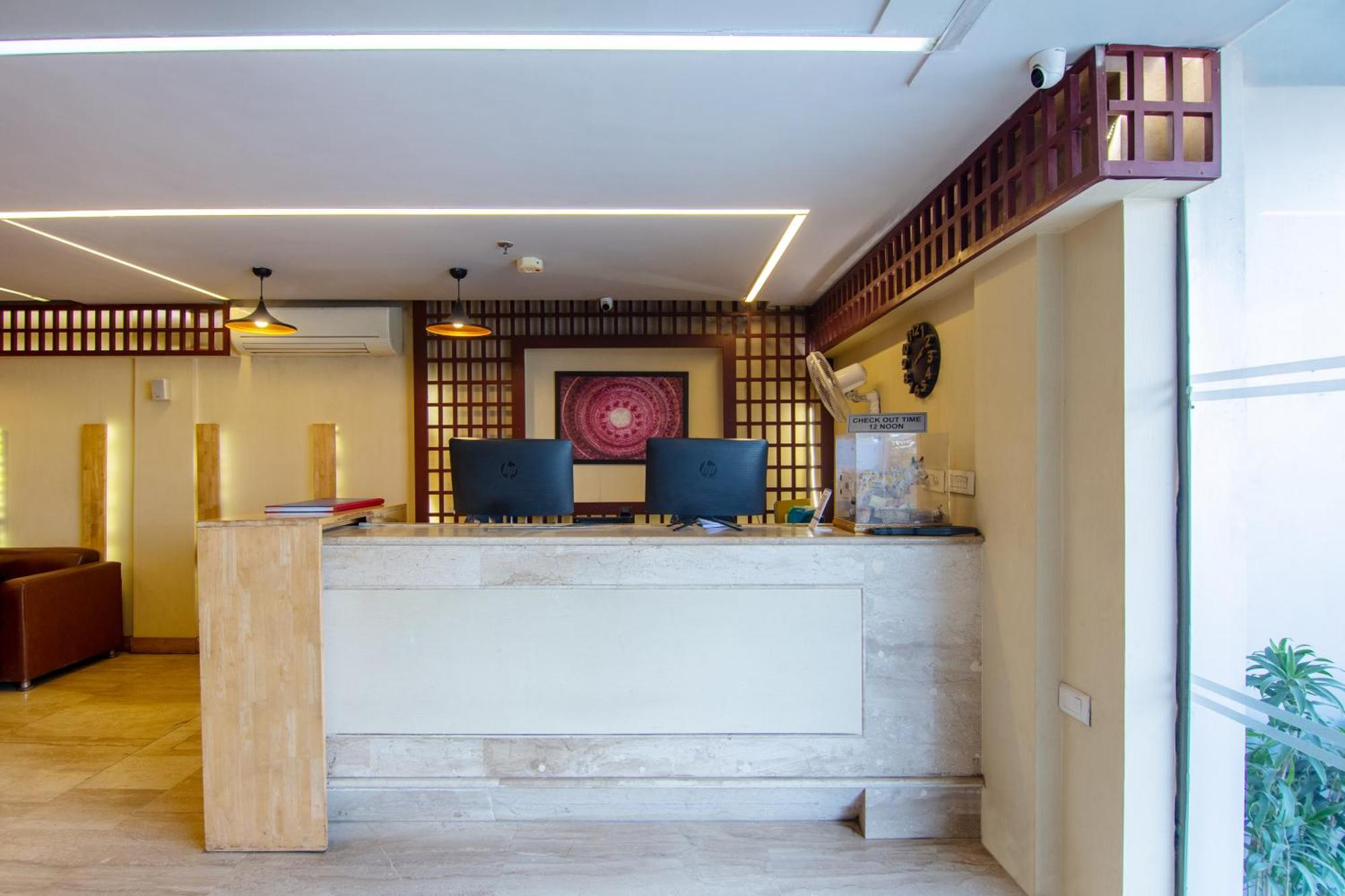 Hotel Lohmod At National Highway 8 - Free Airport Transffer Нью-Делі Екстер'єр фото